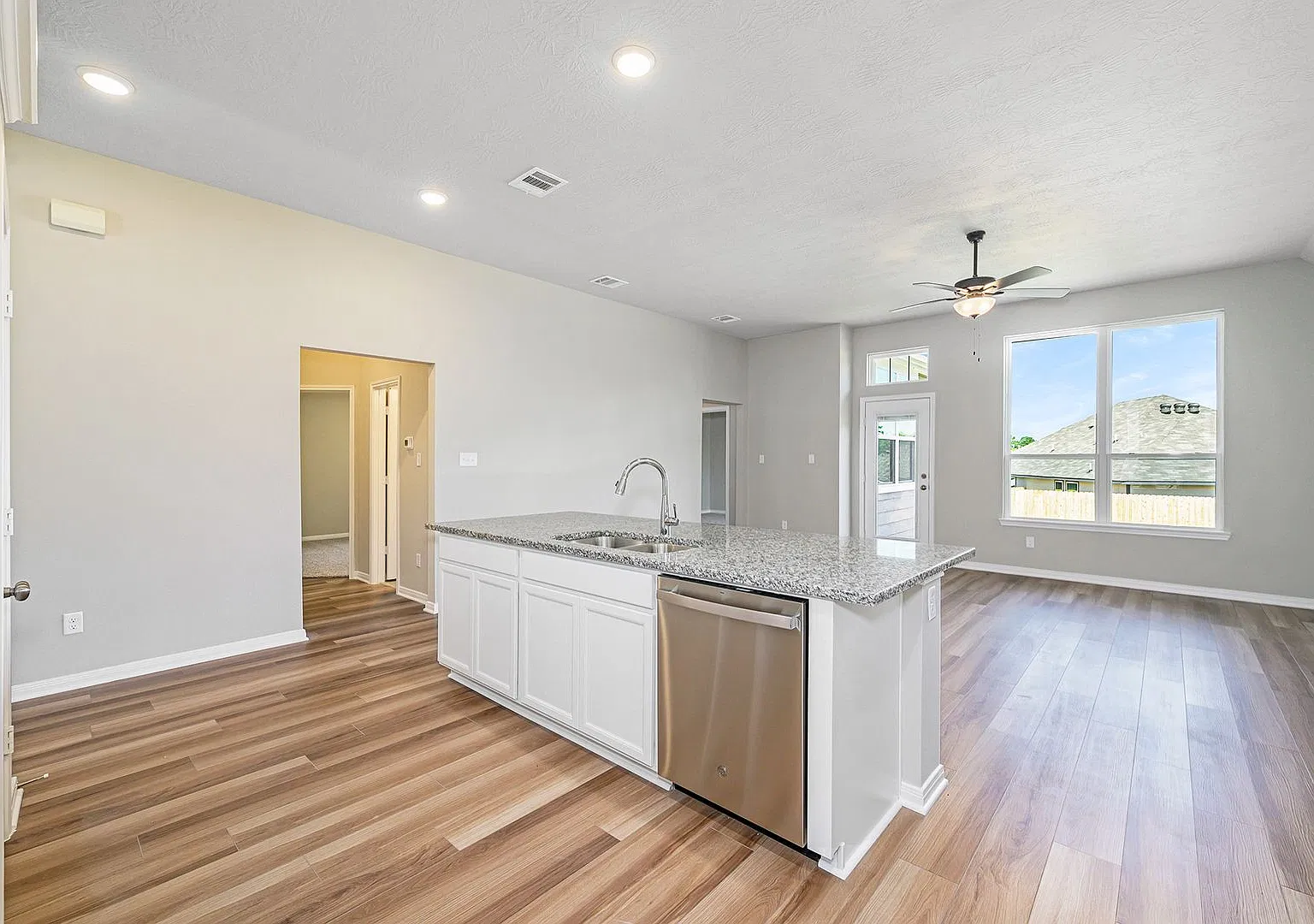 Sterling Ridge 3/2 with new paint & flooring — Photo 3