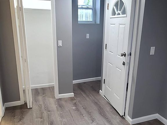 3rd image of 46B Palace Pl