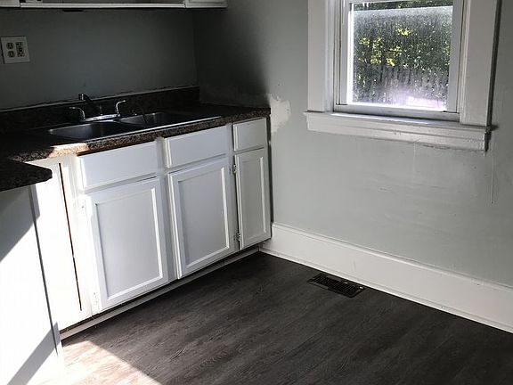 4th image of 644 Lounsbury Ave
