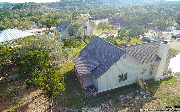3rd image of 1440 Whispering Hills Dr