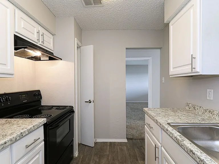 City Summit Apartments — Photo 33