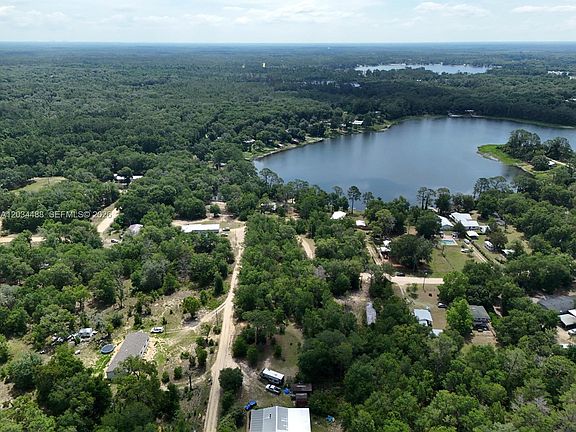 5th image of 225 Mirror Lake Dr