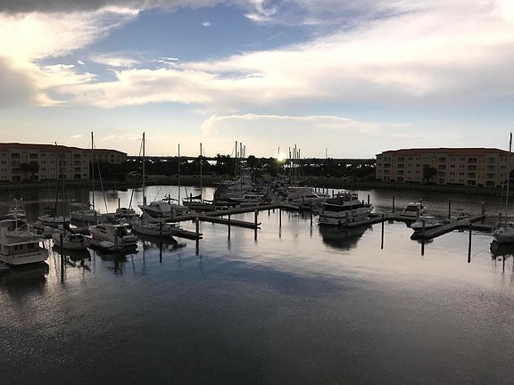 4th image of 15 Harbour Isle Drive W #Ph03