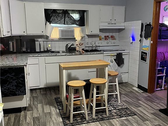 5th image of 141 Caroline St