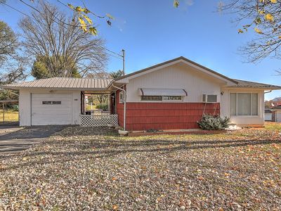 230 Concord Ave, Mt Carmel, TN, 37645