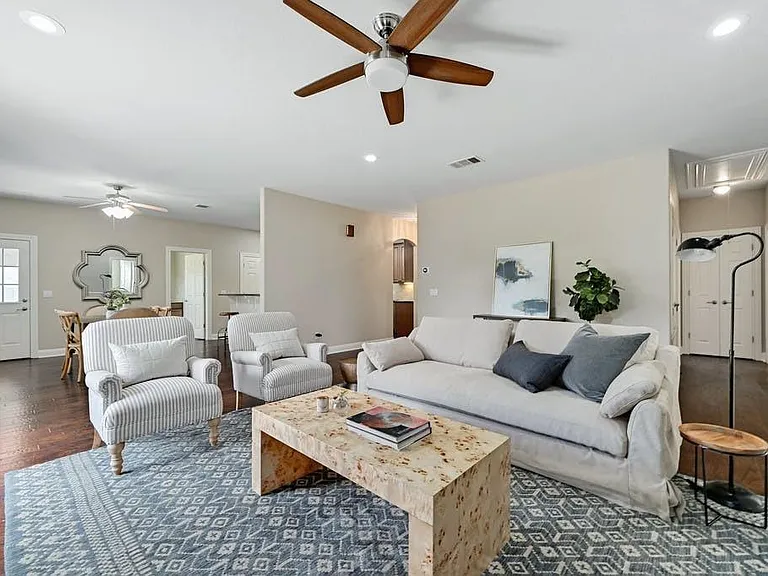 200 Oak Hollow Ln — Photo 17