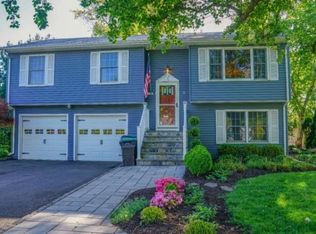 5 Walnut Brook Dr, Flemington, NJ 08822