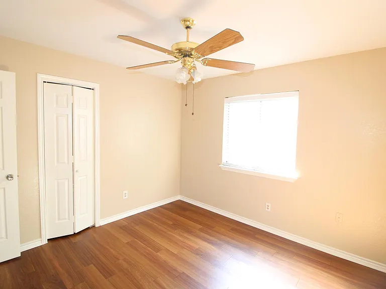 2718 Quebec Dr — Photo 12