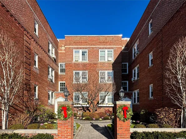 17 Gaynor #3A, Manhasset, NY 11030