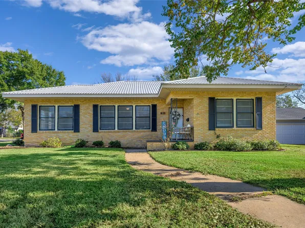 458 N Franklin St, La Grange, TX 78945