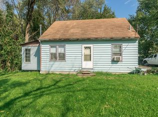 4060 Rogers Rd NW, Cedar Rapids, IA 52405