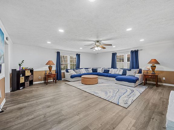 2nd image of 2337 Burlington Rd