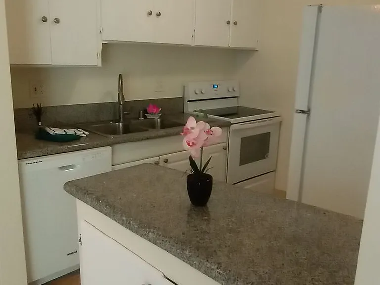 Keswick Court Apartments — Photo 25