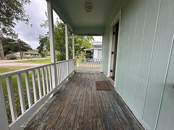 4th image of 2570 Stadium Dr