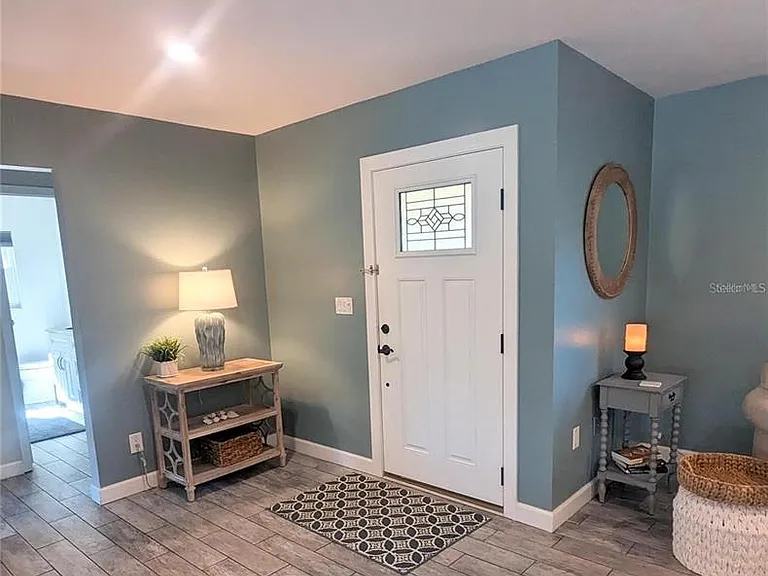 3070 Gulf Gate Dr — Photo 3