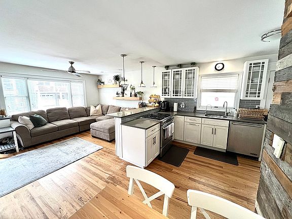 Modern Kitch w. Open Layout