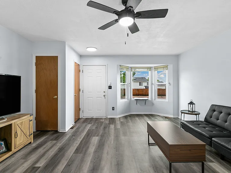 4850 Witches Hollow Ln — Photo 9