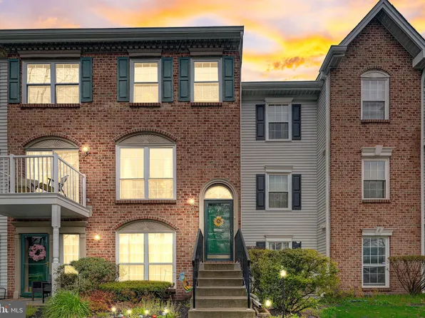 3 Versailles Ct, Hamilton, NJ 08619