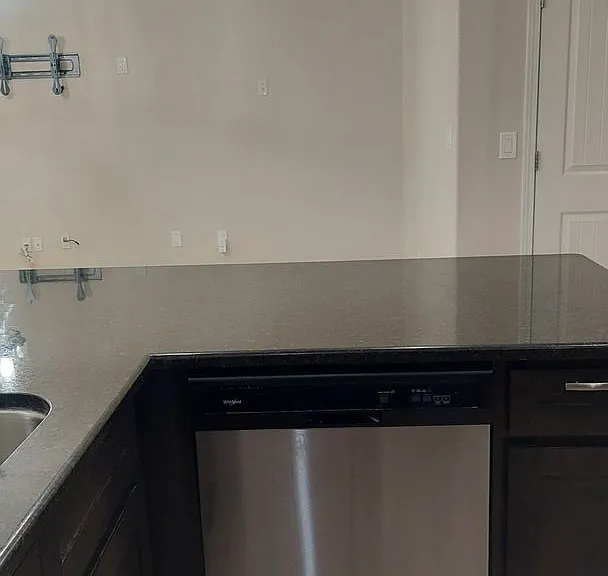 800 Caterick St — Photo 53