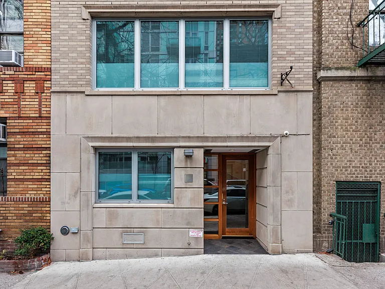 459 W 44th St #A — Photo 45