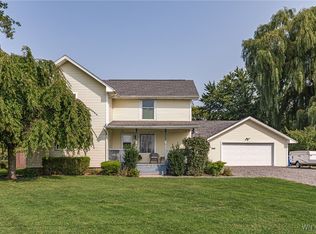 9465 Seaman Rd, Middleport, NY 14105