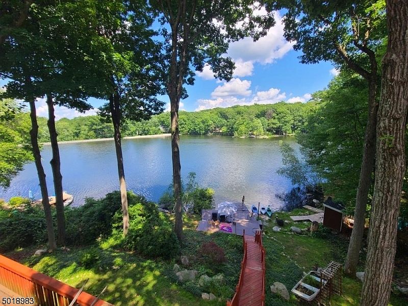 1st image of 334 W Lakeshore Dr
