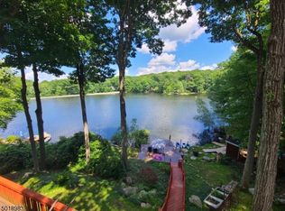334 W Lakeshore Dr, Highland Lakes, NJ 07422