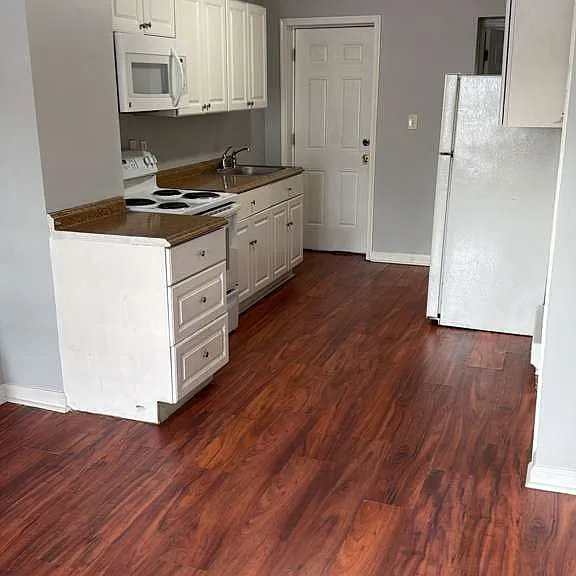 233 W Diamond St — Photo 1