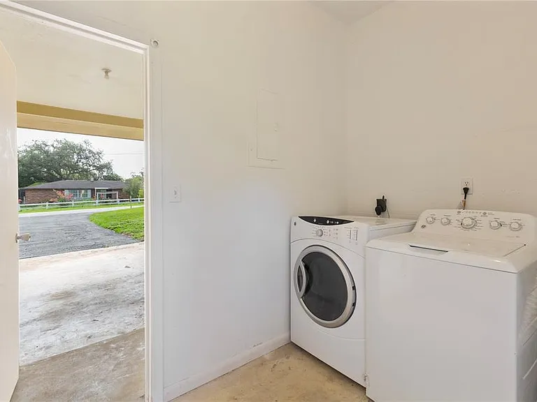 12215 Leanne Dr — Photo 18