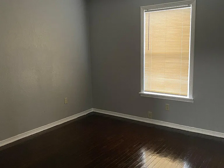 215 Guthrie St — Photo 7