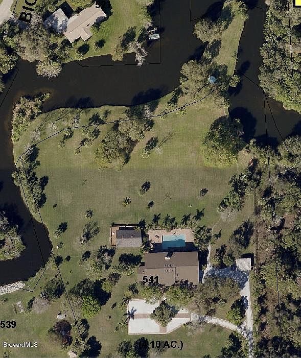 Acreage and privacy all while being close to town