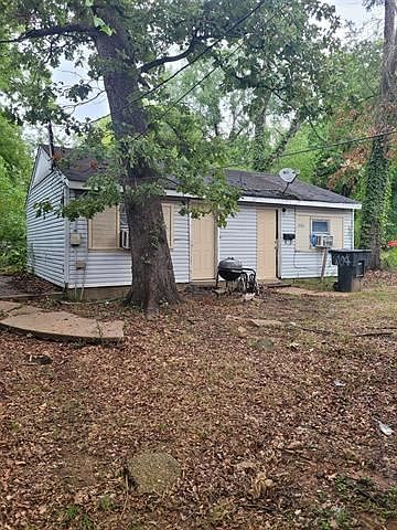 2nd image of 2530 Desoto St