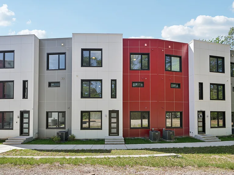 2007 Jade St — Photo 1