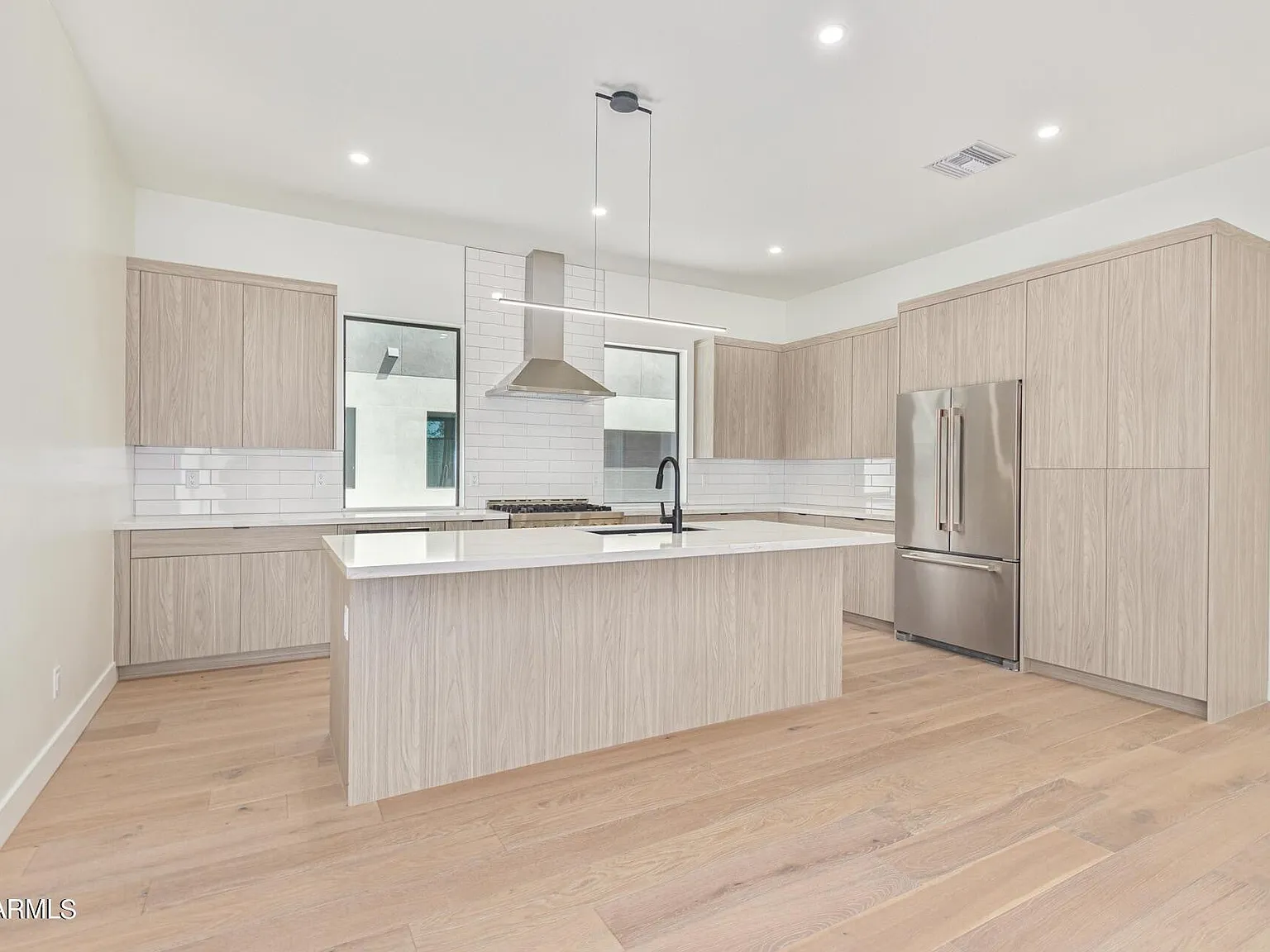 4 bed, 2856 sqft, $4,499 — Photo 3