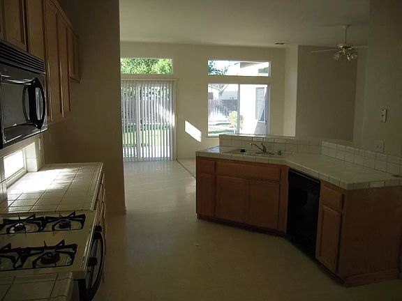 4th image of 17701 Widmer Ln