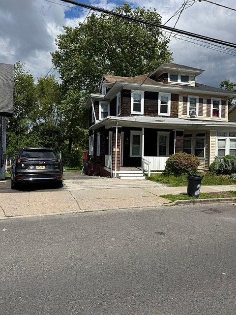 1st image of 255 Hollywood Dr
