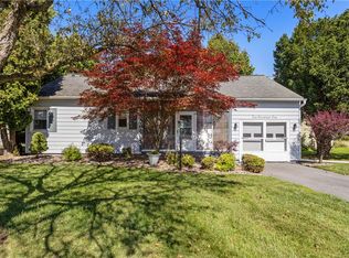 201 Kenwick Dr, Syracuse, NY 13208