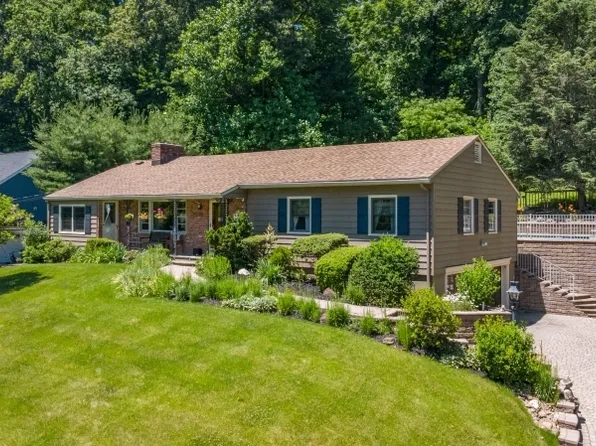 36 Leamoor Dr, Morris Plains Boro, NJ 07950