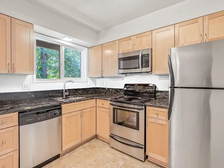 1015 SW Bertha Blvd #5 — Photo 8