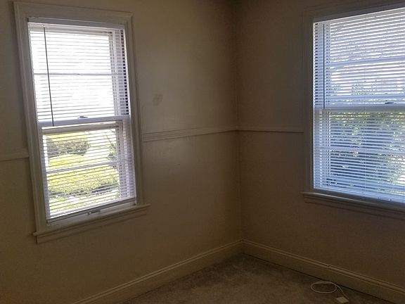 3rd image of 1916 Glenridge Dr