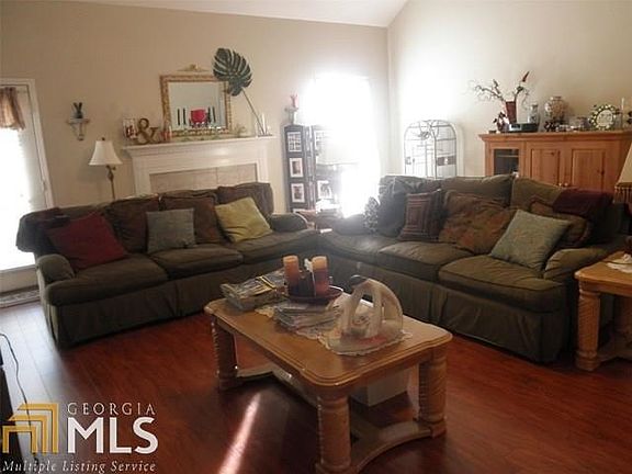 3rd image of 250 Surrey Ln