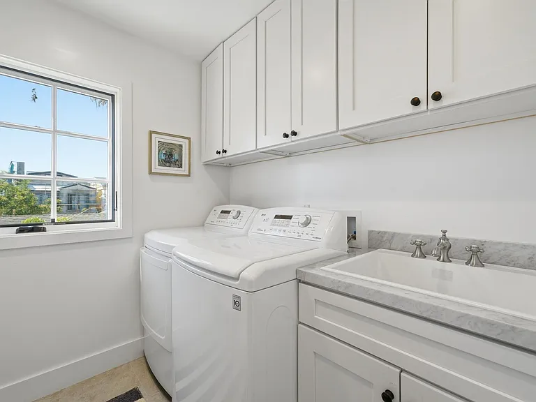 305 Montero St — Photo 22