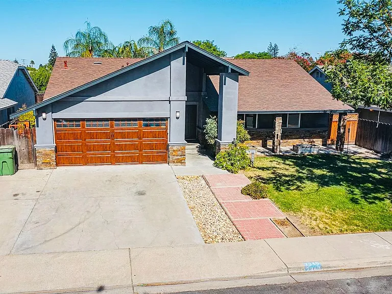 2340 Aldersgate Ct — Photo 3