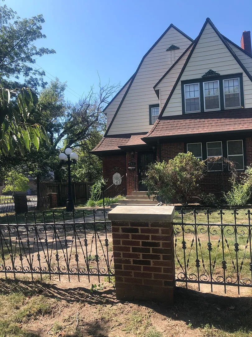 College Hill duplex for rent! — Photo 1