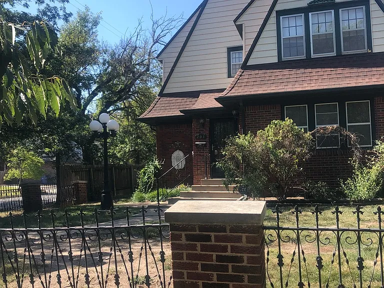 203 N Terrace Dr — Photo 1