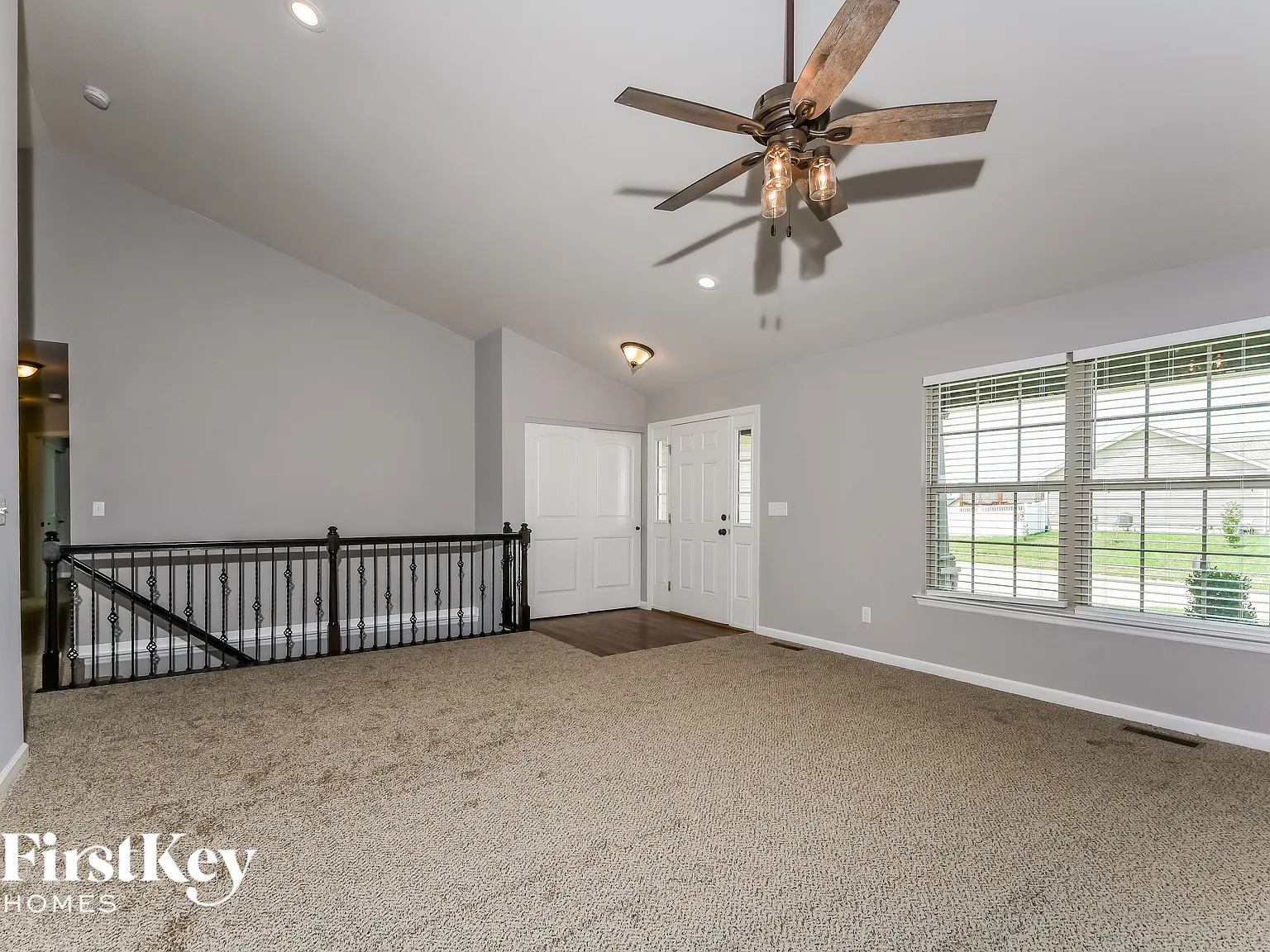 3 bed, 2.0 bath, 1551 sqft, $2,420 — Photo 4