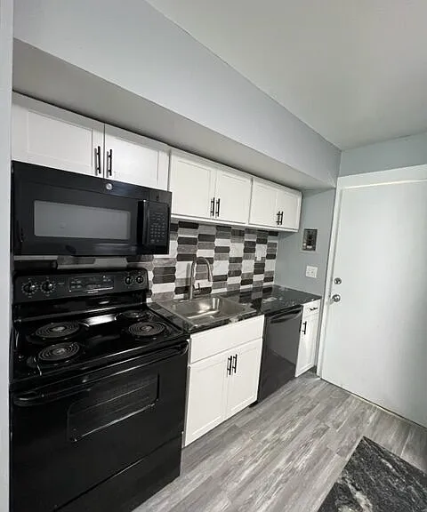 401 Smith St #B4 — Photo 3