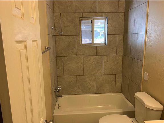 2nd image of 1358 E Dana Ave