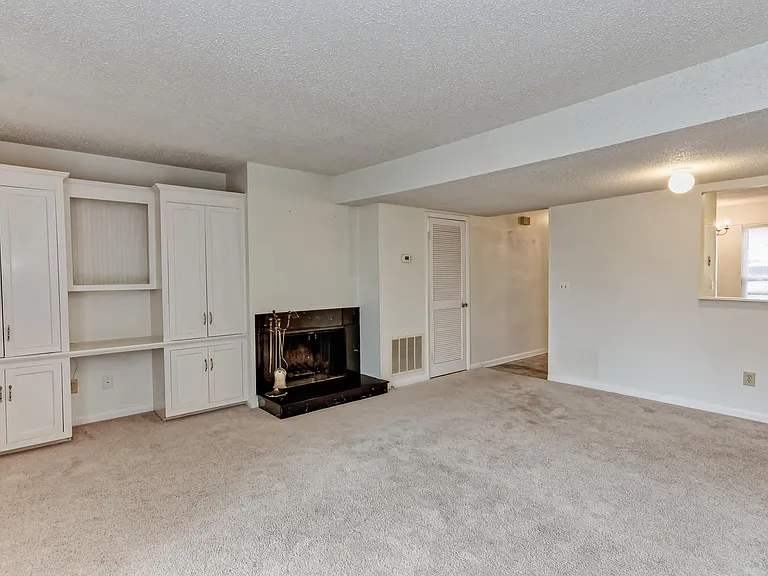 3771 Heathrow Dr — Photo 2