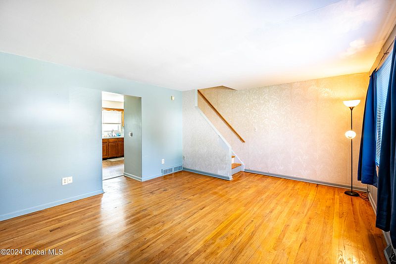 4th image of 124 Mount Hope Drive